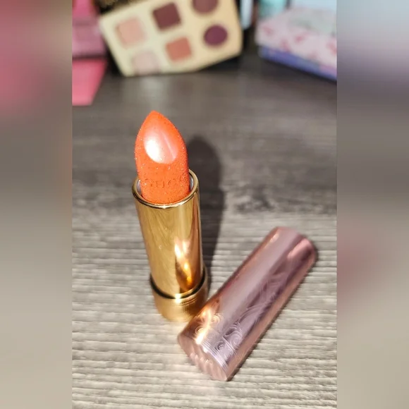 Gucci Rouge à Lèvres Lunaison (Limited Edition) DEVOTION 515 (3.5g/ 0.12 Oz.) - Picture 2 of 3